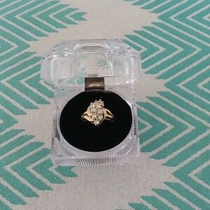 Stunning Ring 14kt With Diamonds Size 6